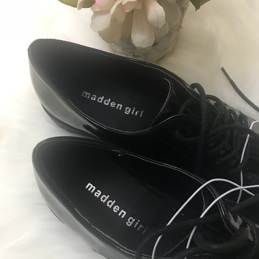 Women Madden Girl Written Platform casual Shoes - Picture 5 of 5